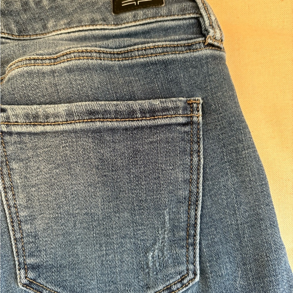 Liverpool Los Angeles Crop Denim Blue Jeans with Fray Hem - Picture 3 of 5